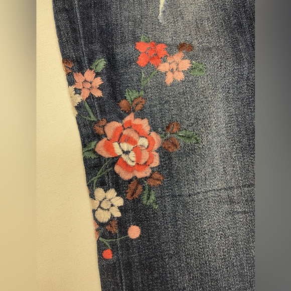 Express High Waisted Medium Wash Embroidered Ripped 90s Skinny/legging Jeans - Picture 8 of 9